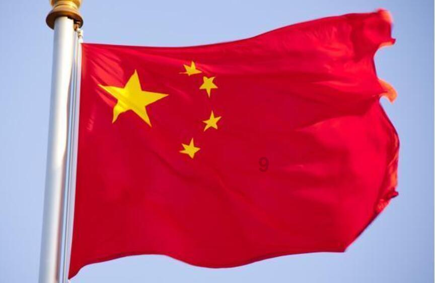 作为一个大四学生，选择努力挣钱还是努力做自己喜欢的事？